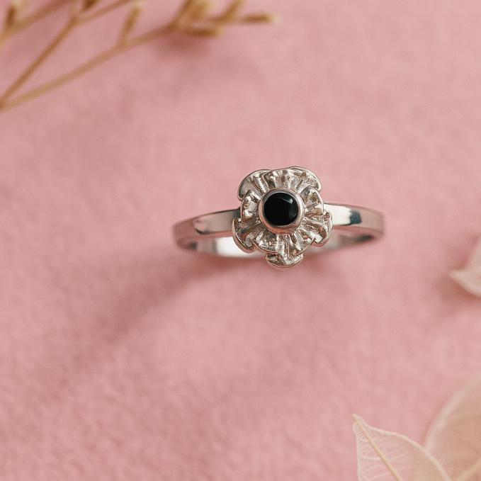 925 Silver Revolving Black Stone Floral Ring — 925 silver, image 1