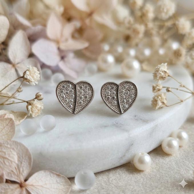 Heart-in-bloom Diamond Stud — 925 silver, image 1